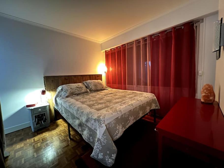 Grand Appartement Avec Balcon Et Parking Gratuit Sur Place Париж Экстерьер фото