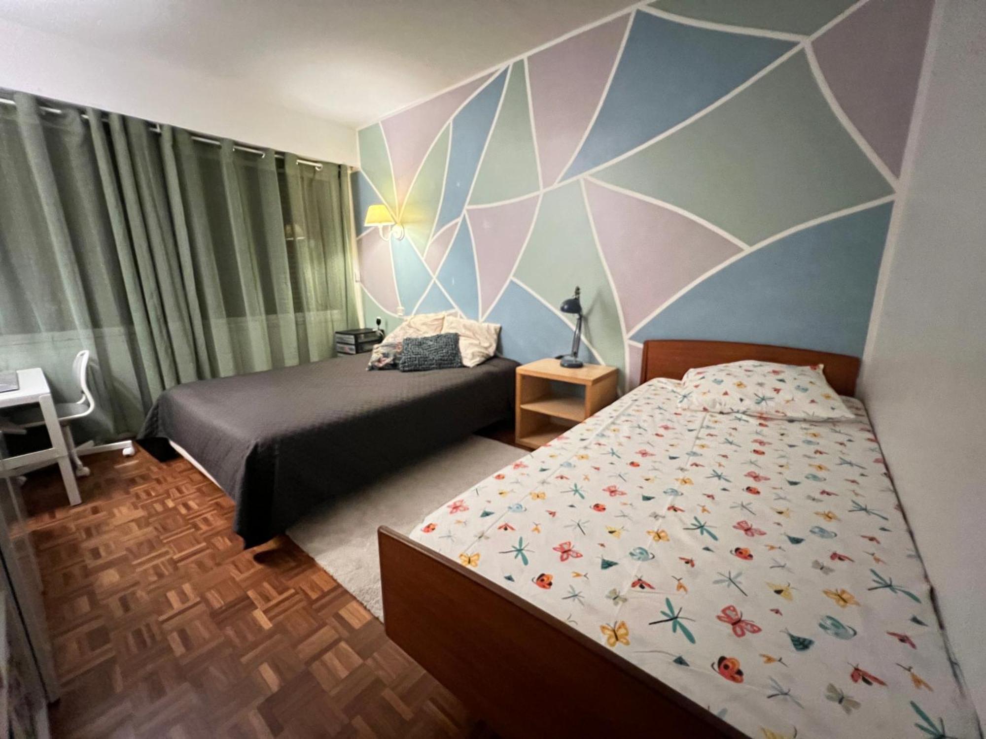Grand Appartement Avec Balcon Et Parking Gratuit Sur Place Париж Экстерьер фото